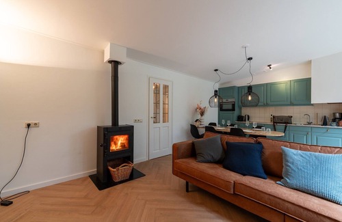 Zelhem House | Holiday Home in Zelhem with Forest and Hot Tub