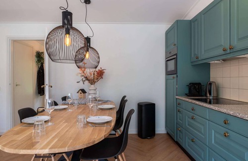 Zelhem House | Holiday Home in Zelhem with Forest and Hot Tub