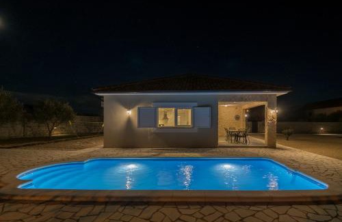 Cista Velika Villa | Holiday Home Intrade