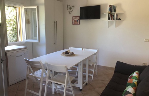 Lacona House | Holiday Home "Villetta Lampone" with Wi-Fi, Air Conditioning, Garden and Terrace