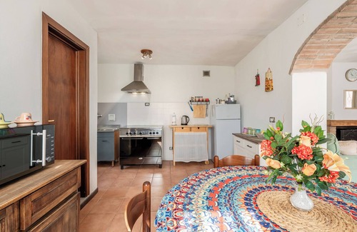 Chiesina Uzzanese House | Holiday Home 'Casa Simi -' with Private Garden, Wi-Fi and Air Conditioning