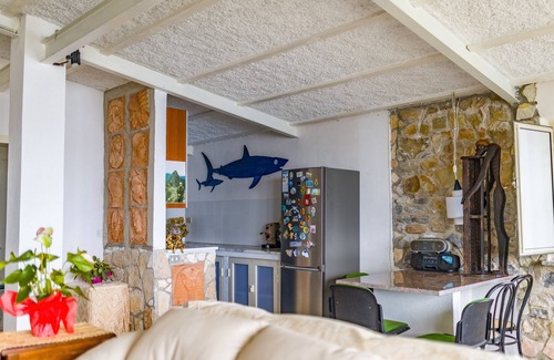 Marina di Caronia House | Holiday Home 'Casa Eolo' with Sea View, Wi-Fi and Air Conditioning