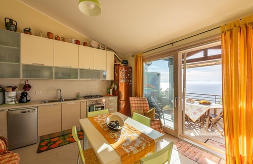 Terra Mala House | Holiday Home 'Casa Ricale' with Sea View, Wi-Fi and Air Conditioning