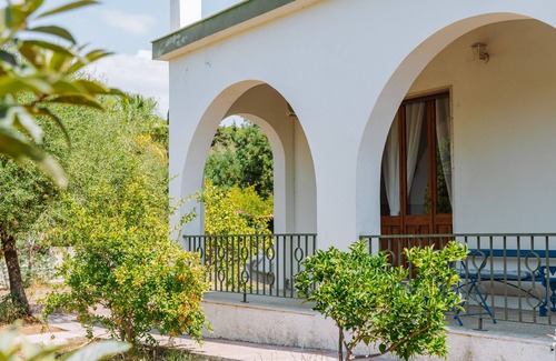 Terra Mala Villa | Holiday Home 'Daniela' with Private Terrace, Wi-Fi and Air Conditioning