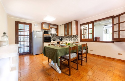 Su Forti House | Holiday Home 'Giardino Del Melograno' with Private Terrace, Wi-Fi and Air Conditioning