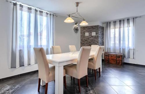 Jadreski House | Holiday Home Jadreški by Interhome
