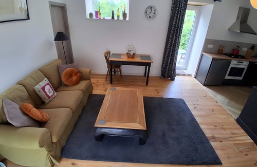 Langoelan House | Holiday Home 'Jasmine' with Private Terrace, Private Garden and Wi-Fi