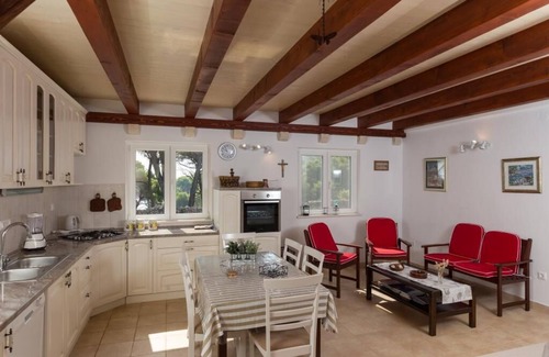 Kolocep Island House | Holiday Home Jekavac -Three Bedroom Apartment with Terrace and Sea View