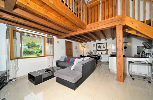 Pailhac House | Holiday Home 'Jolie Maison' with Mountain View, Private Pool and Wi-Fi