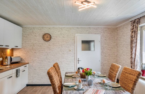 Ihlow House | Holiday Home 'Jollenhuus' with Private Terrace, Private Garden and Wi-Fi