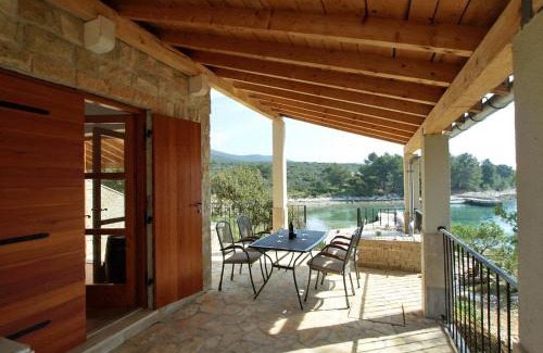 Nevidane House | Holiday Home Jure by Interhome