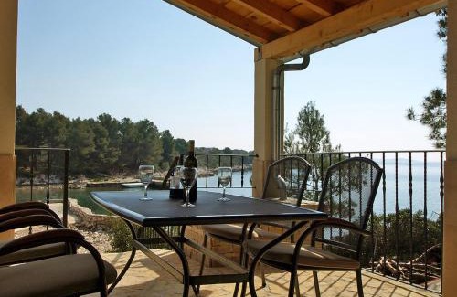 Nevidane House | Holiday Home Jure by Interhome