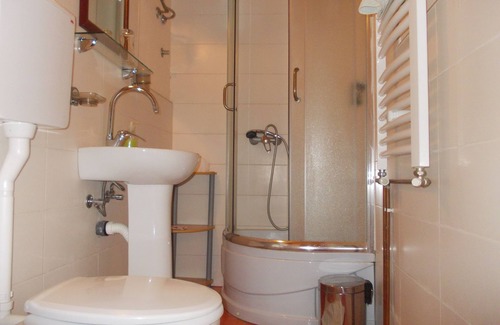 Lezimir Bed & Breakfast | Holiday Home Karalic
