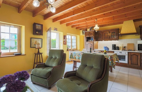 Ploulech House | Holiday Home 'Kerjézéquel 2km Beach' with Private Terrace, Private Garden and Wi-Fi