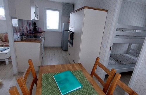 Bergewohrden House | Holiday Home 'Kleines Schweden' with Lake View, Private Terrace and Wi-Fi