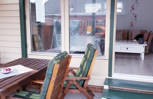 Bergewohrden House | Holiday Home 'Kleines Schweden' with Lake View, Private Terrace and Wi-Fi