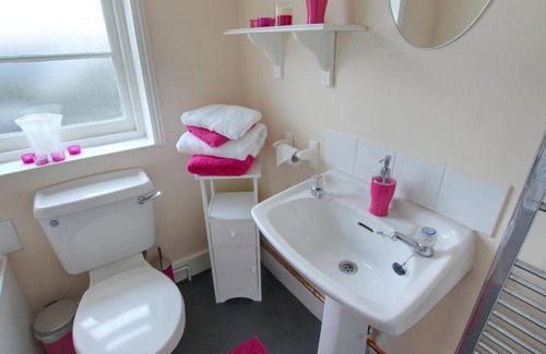 Ewhurst Green House | Holiday Home Knowle by Interhome
