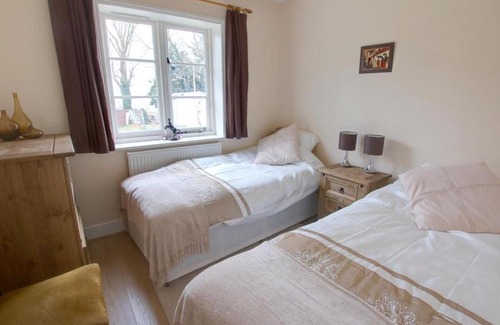 Ewhurst Green House | Holiday Home Knowle by Interhome