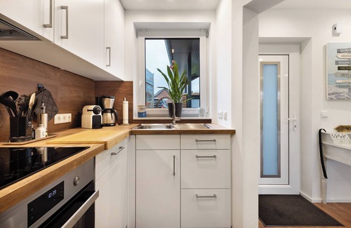 Elmenhorst House | Holiday Home 'Küsten-Bude' with Private Terrace, Private Garden and Wi-Fi