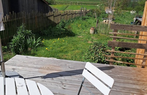 Frickingen House | Holiday Home 'Ländlicher Öko-flair Im Strohhaus' with Private Terrace and Wi-Fi