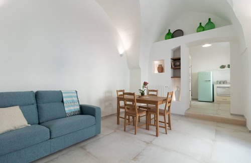 Matino House | Holiday Home L'Angolo di Giadia with Pool, Terrace & Wi-Fi