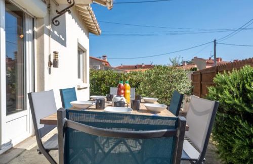 Le Grand Large House | Holiday Home Les Violettes by Interhome