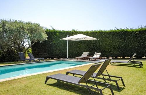 Cucuron House | Holiday Home L'Oustaou dei Figo by Interhome