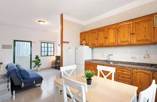 Mocanal House | Holiday Home 'La Asomadita' with Sea View, Private Terrace and Wi-Fi