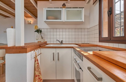 Rio Velez House | Holiday Home 'La Casita De Mama' with Sea Views, Wi-Fi and Air Conditioning