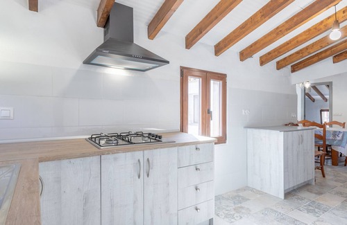 Xirles House | Holiday Home 'La Cambra De La Clau' with Mountain View, Private Terrace and Wi-Fi