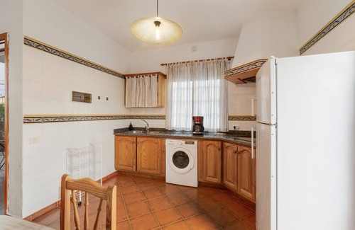 El Paso House | Holiday Home 'La Casa Amarilla' with Mountain View, Private Garden and Wi-Fi