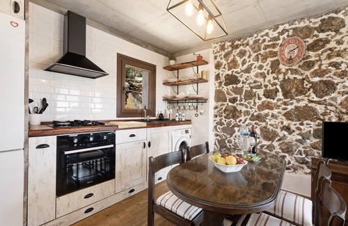Isora House | Holiday Home 'La Casa De Abajo' with Sea View, Private Terrace and Private Garden