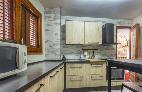 Talarn House | Holiday Home "La Casa de Talarn" with Wi-Fi, Balcony, Terrace & Mountain View