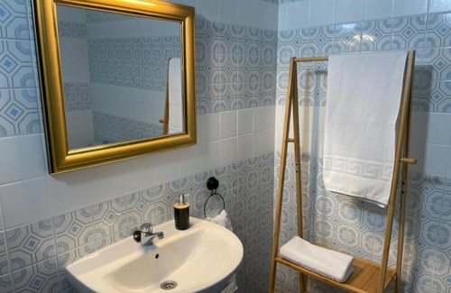 Majada del Moro House | Holiday Home 'La Casa De Mama' with Private Pool, Shared Terrace and Wi-Fi