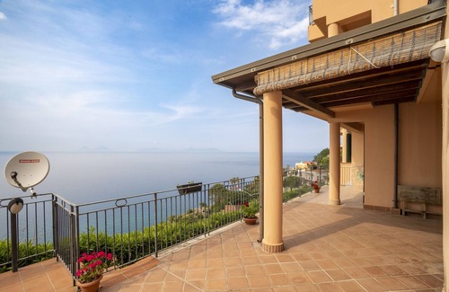 Piraino House | Holiday Home "La Casa di Marigiò" with Sea View, Terrace & Wi-Fi