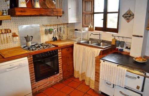 Requijada House | Holiday Home 'La Casa Del Herrero' with Mountain View, Private Garden and Wi-Fi