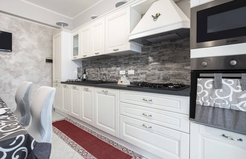Villabate House | Holiday Home 'La Casa Di Anna' with Sea View, Wi-Fi and Air Conditioning