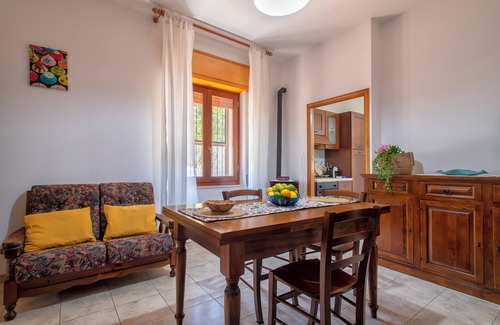 Osilo House | Holiday Home 'La Casa Nella Valle' with Mountain View, Wi-Fi and Air Conditioning
