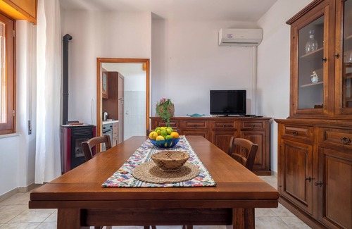Osilo House | Holiday Home 'La Casa Nella Valle' with Mountain View, Wi-Fi and Air Conditioning