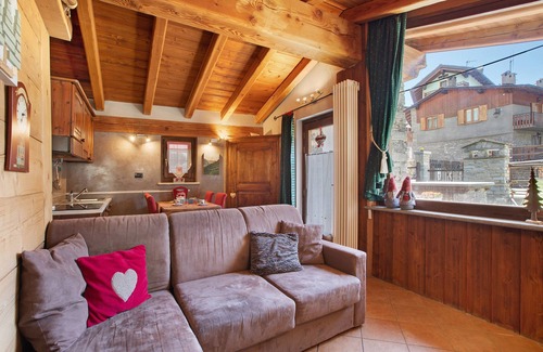 La Thuile House | Holiday Home 'La Casetta Di La Thuile' with Mountain View, Private Terrace and Private Garden