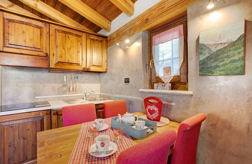 La Thuile House | Holiday Home 'La Casetta Di La Thuile' with Mountain View, Private Terrace and Private Garden