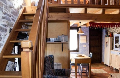 San Pelayo de Montija House | Holiday Home 'La Casita De Zalama' with Private Garden and Wi-Fi