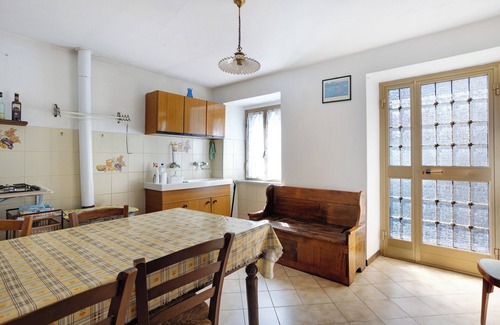 Mulazzo House | Holiday Home 'La Casina di Nella" with Mountain View, Shared Garden and Balcony