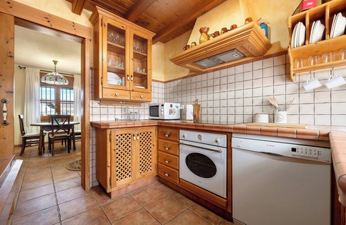 Albinyana House | Holiday Home 'La Casita' with Private Terrace, Wi-Fi and Air Conditioning