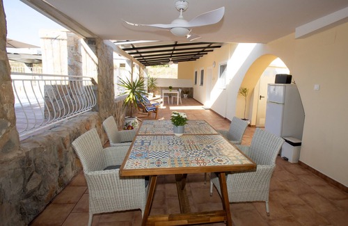 Mutxamel House | Holiday Home 'La Casita' with Sea View, Wi-Fi and Air Conditioning