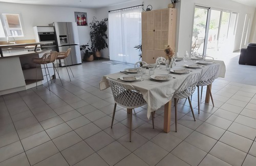 Lacanau House | Holiday Home 'La Cigale Et La Fourmi' with Private Pool, Private Terrace and Wi-Fi
