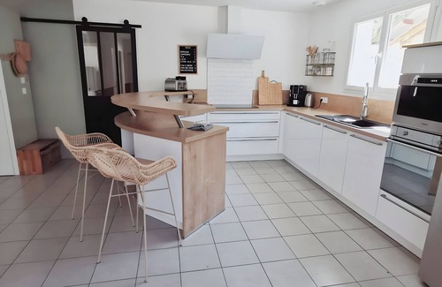Lacanau House | Holiday Home 'La Cigale Et La Fourmi' with Private Pool, Private Terrace and Wi-Fi