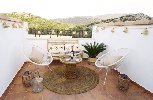 Benaojan Apartment | Holiday Home 'La Cueva De Las Orquídeas' with Private Pool, Private Terrace and Wi-Fi