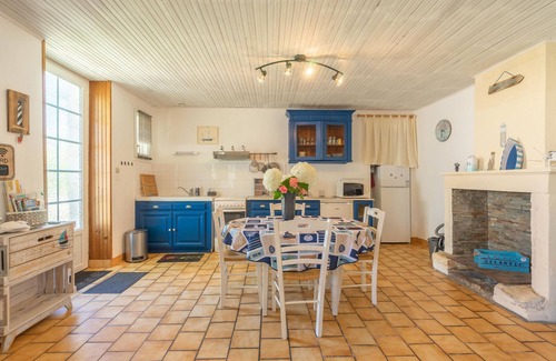 Saint Agnant House | Holiday Home 'La Desirade' with Private Pool, Private Terrace and Wi-Fi