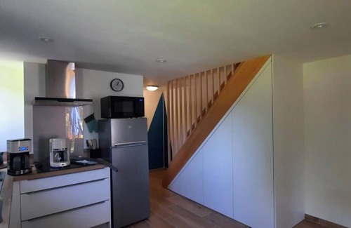 Pluneret House | Holiday Home 'La Fleur De Vie' with Private Garden and Wi-Fi